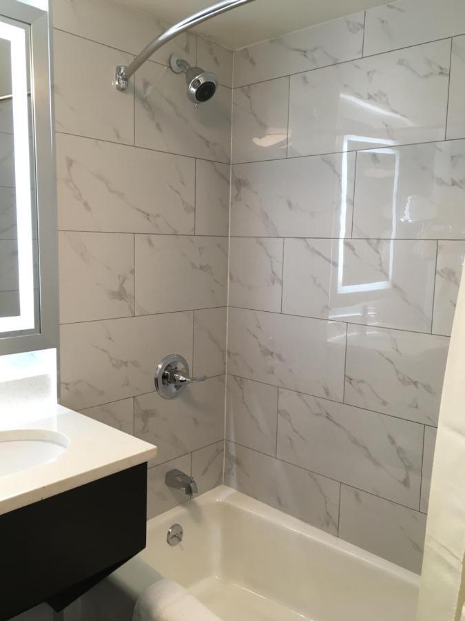 Magna Hotel Jfk Airtrain Ню Йорк Екстериор снимка